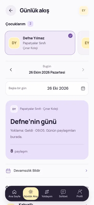 Velinin günlük akış ekranı: çocuğun günü, yoklama saati ve paylaşımlar