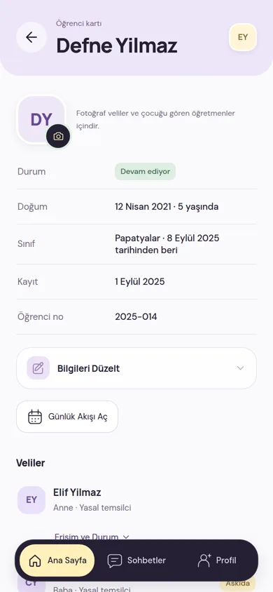 Öğrenci kartı: öğrencinin durumu, doğum tarihi, sınıfı, kayıt tarihi, öğrenci numarası ve yasal temsilci olarak işaretli velisi